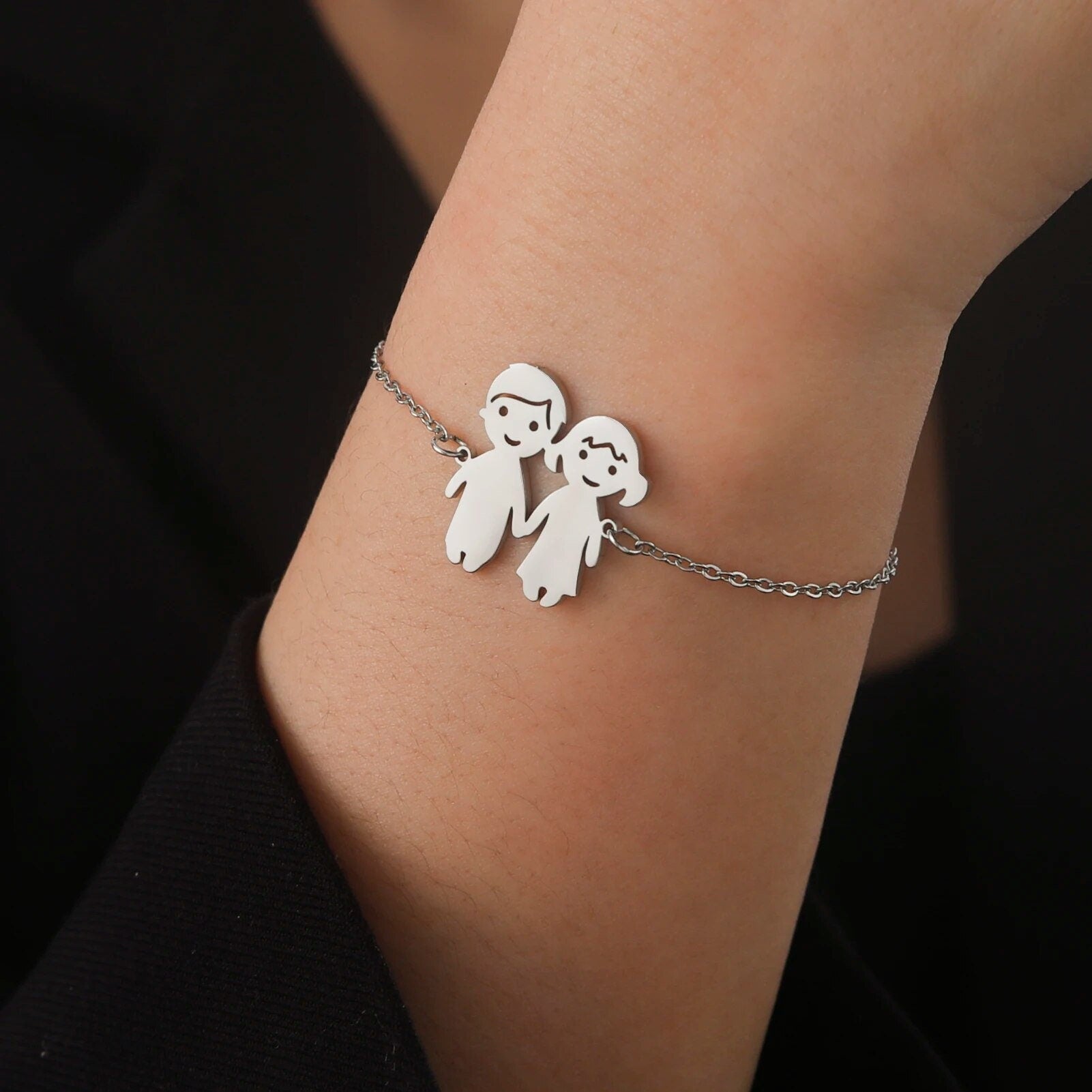 Personalized Custom Boy Girl Holding Hands Bracelet Family Charm Bracelet Sister Brother Bracelet Daughter Son Bracelet Family Jewelry Gifts