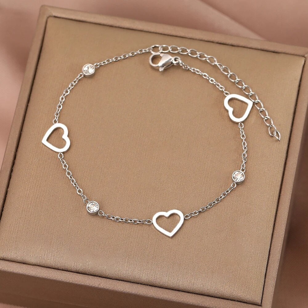 18K Gold Elegant Crystal Heart Charm Bracelet Sweet Hollow Heart Bracelet Chain Fashion Jewelry Best Friend Gift Heart Bangle Jewelry Gifts