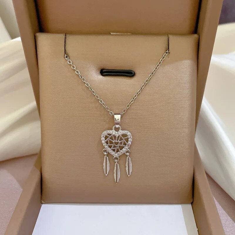 Minimalist Dream Catchers Heart Necklace Pendant Jewelry Woman Fashion Jewelry Necklace Charm Heart Jewelry Gift Ideas Tassel Pendant Choker