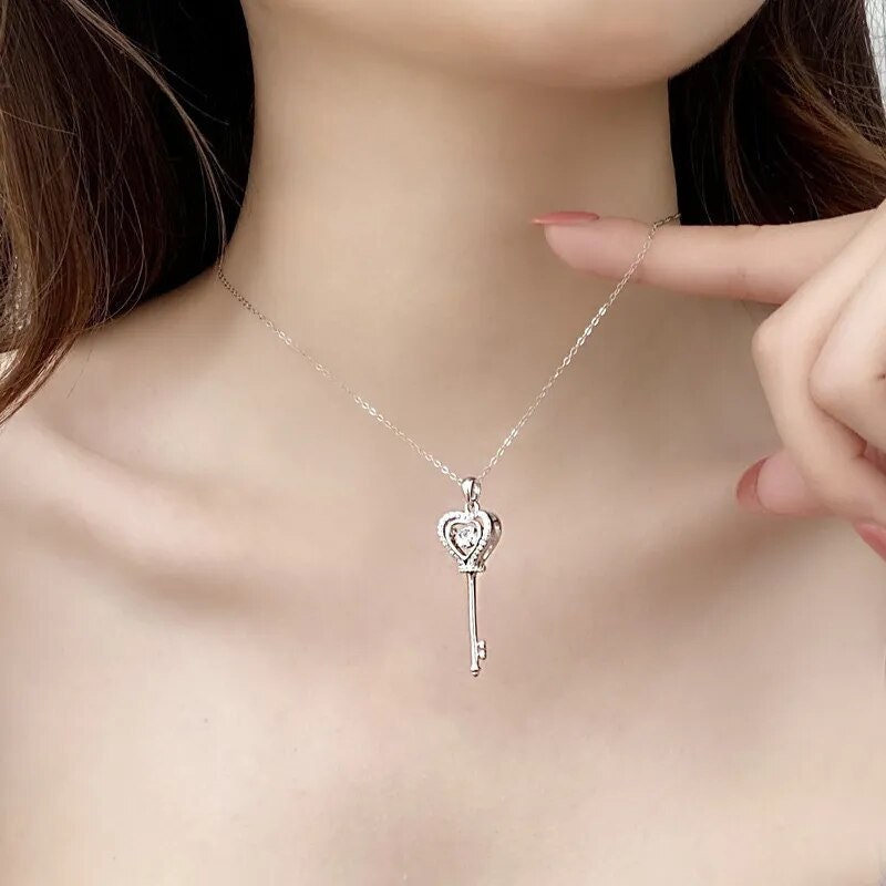 Crystal Zircon Love Key Necklace Pendant Jewelry Necklace Charm Jewelry Gift Key Necklace Luxury Heart Clavicle Chain Versatile Pendant