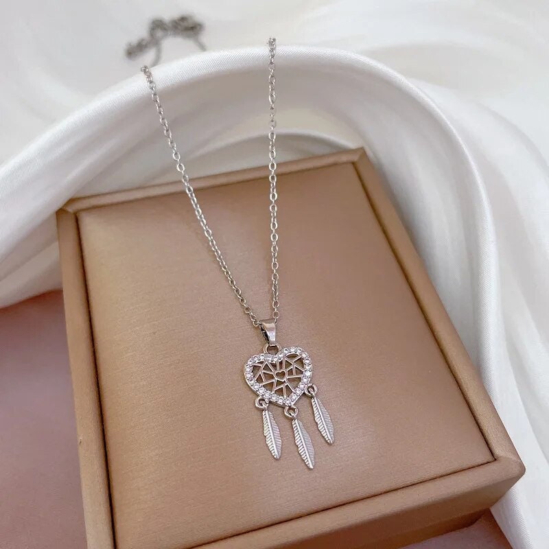 Minimalist Dream Catchers Heart Necklace Pendant Jewelry Woman Fashion Jewelry Necklace Charm Heart Jewelry Gift Ideas Tassel Pendant Choker