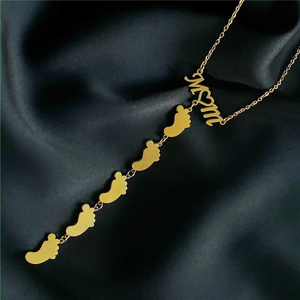 18K Gold Plated Personalized Mum Family Infinity Name Necklace Custom Engraved Footprint Zircon Baby Feet Pendant Handcrafted Jewelry Gift