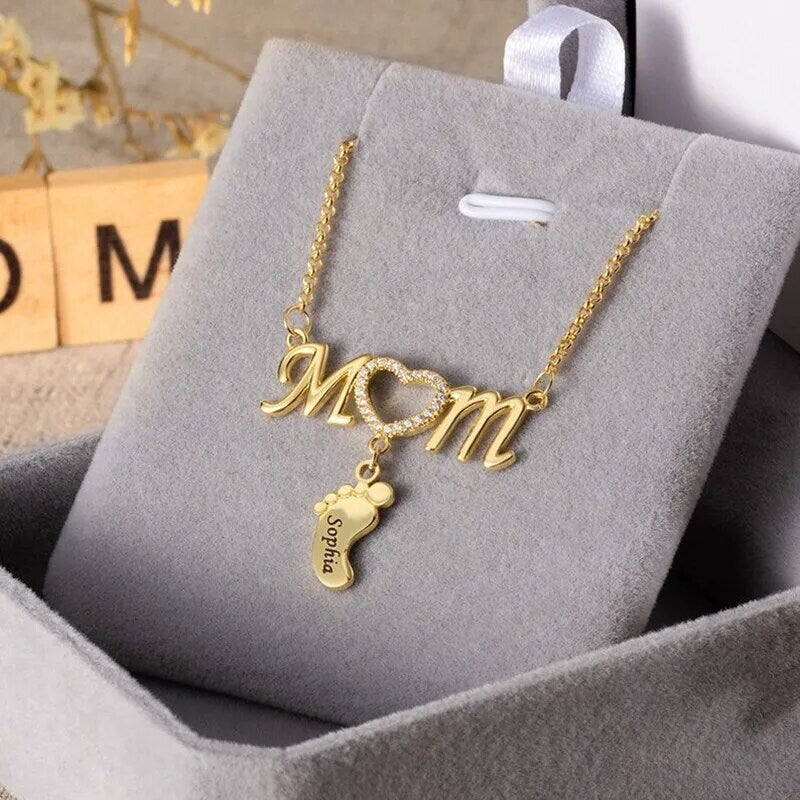 18K Gold Plated Personalized Mum Family Infinity Name Necklace Custom Engraved Footprint Zircon Baby Feet Pendant Handcrafted Jewelry Gift